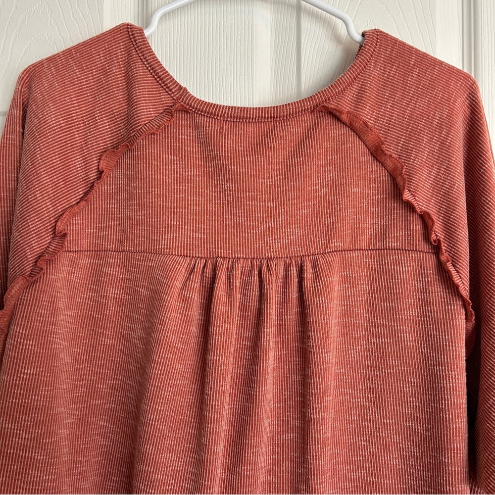 Women's Rust Long Sleeve Top, Size XL, Rounded Bottom, Ruffles - Picture 4 of 7